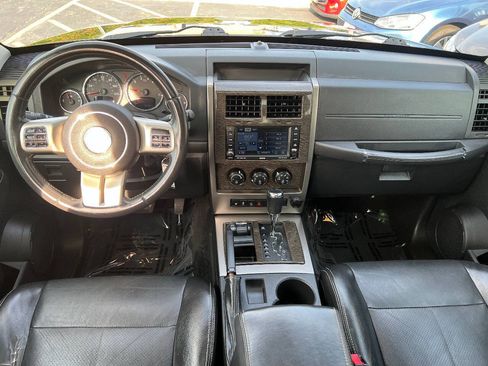 Used 2011 Jeep Liberty Limited w/ Tire & Wheel Group AWD/4WD image 32