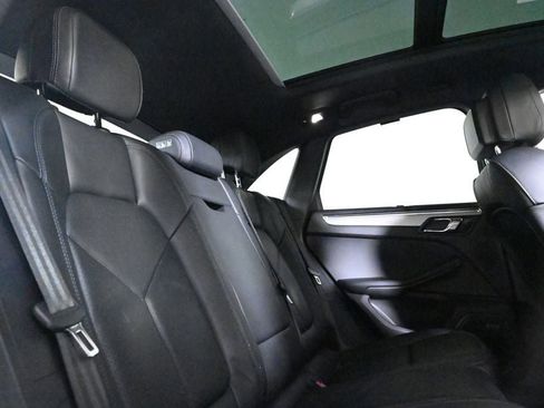 Certified 2026 Porsche Macan AWD/4WD image 19
