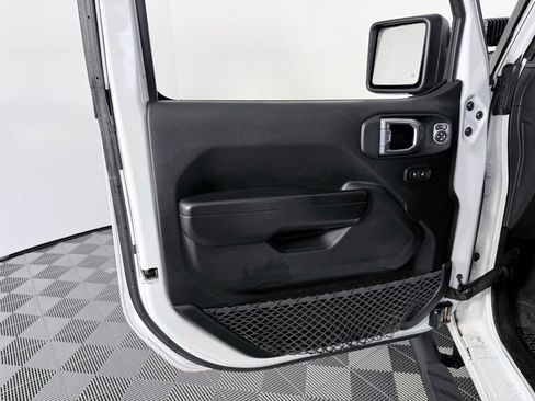 Used 2021 Jeep Gladiator Sport image 9