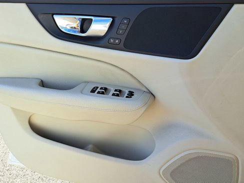 Used 2019 Volvo S60 T5 Momentum w/ Premium Package image 17