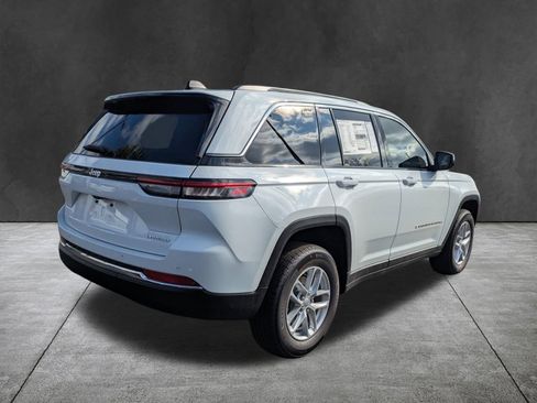 New 2025 Jeep Grand Cherokee Laredo image 4