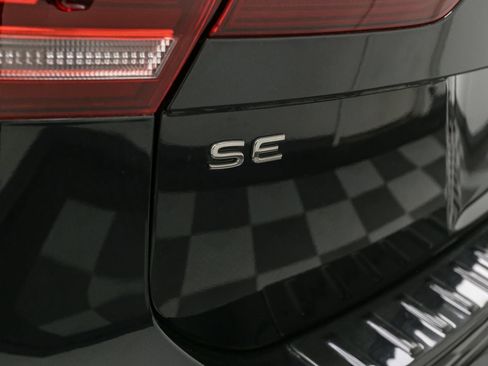 Certified 2023 Volkswagen Tiguan SE R-Line AWD/4WD image 13