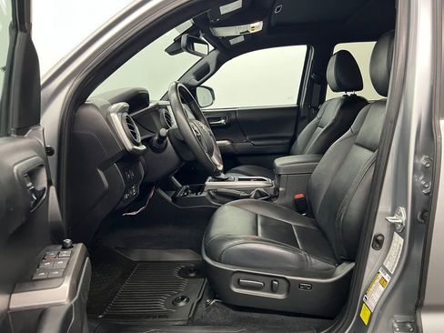 Used 2023 Toyota Tacoma Limited image 4