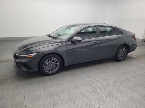 Used 2024 Hyundai Elantra SEL FWD image 2