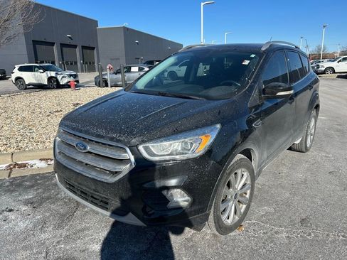 Used 2017 Ford Escape Titanium image 2