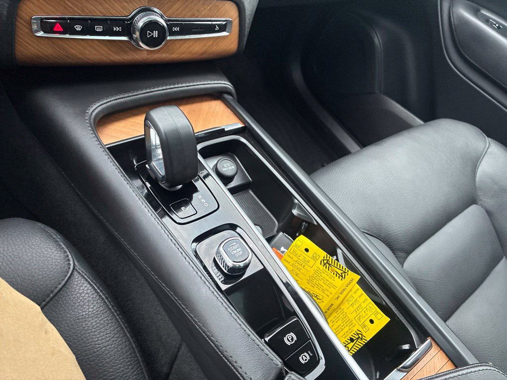 Certified 2024 Volvo XC90 T8 Plus w/ Protection Package Premier AWD/4WD image 18