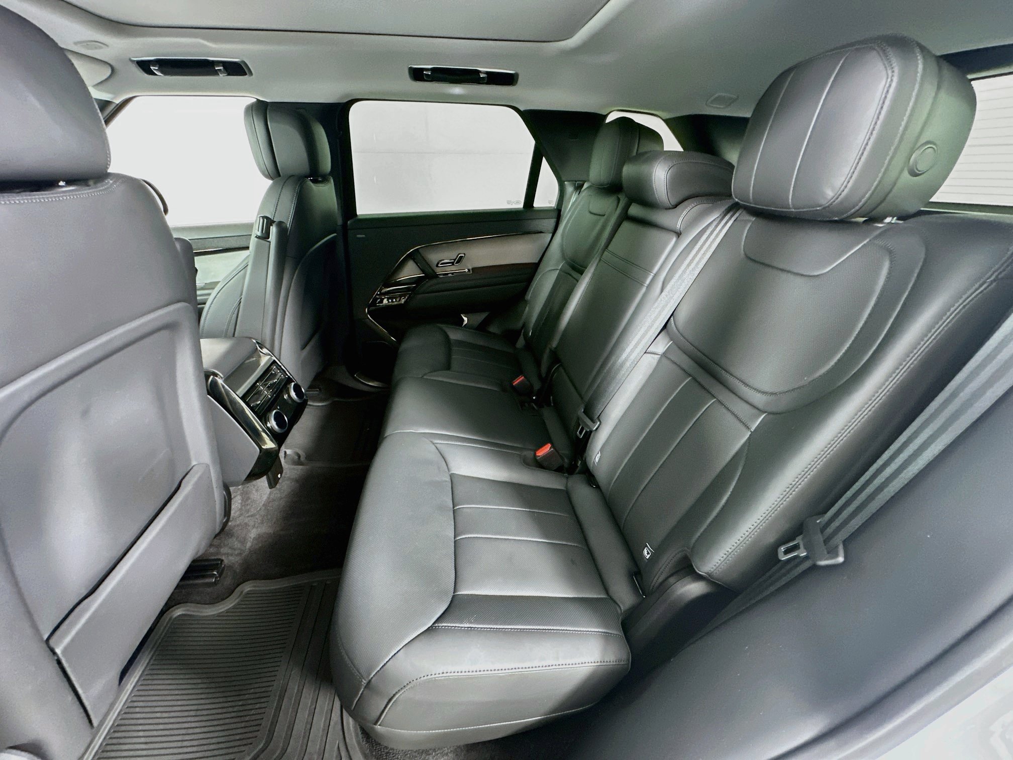 Used 2024 Land Rover Range Rover Sport SE AWD/4WD image 26