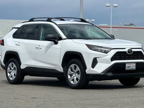 Used 2019 Toyota RAV4 LE w/ Carpet Mat Package FWD image 5