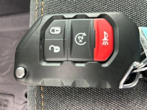 New 2025 Jeep Gladiator Sport image 28