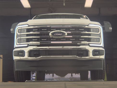 Used 2025 Ford F350 Lariat w/ FX4 Off-Road Package image 10