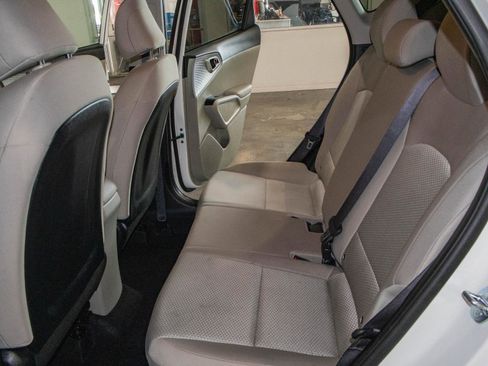 Used 2025 Kia Soul LX w/ LX Technology Package FWD image 13
