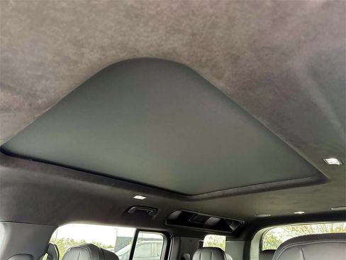 Used 2025 Land Rover Defender 110 V8 image 20