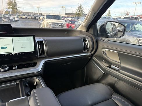 Certified 2025 Ford Expedition Max Platinum image 24