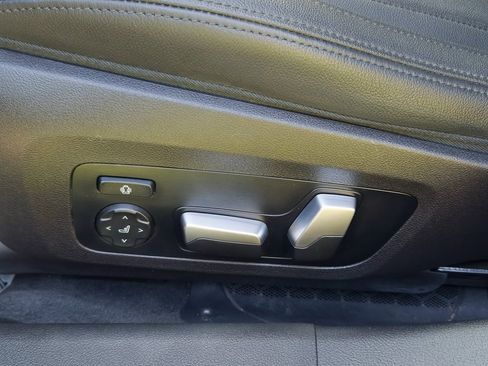 Used 2021 BMW 330i Sedan w/ Premium Package image 11