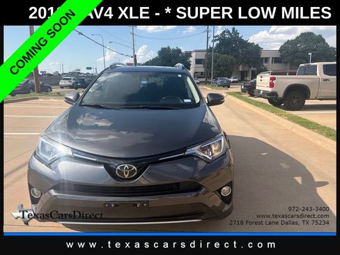 Used 2018 Toyota RAV4 XLE FWD image 2