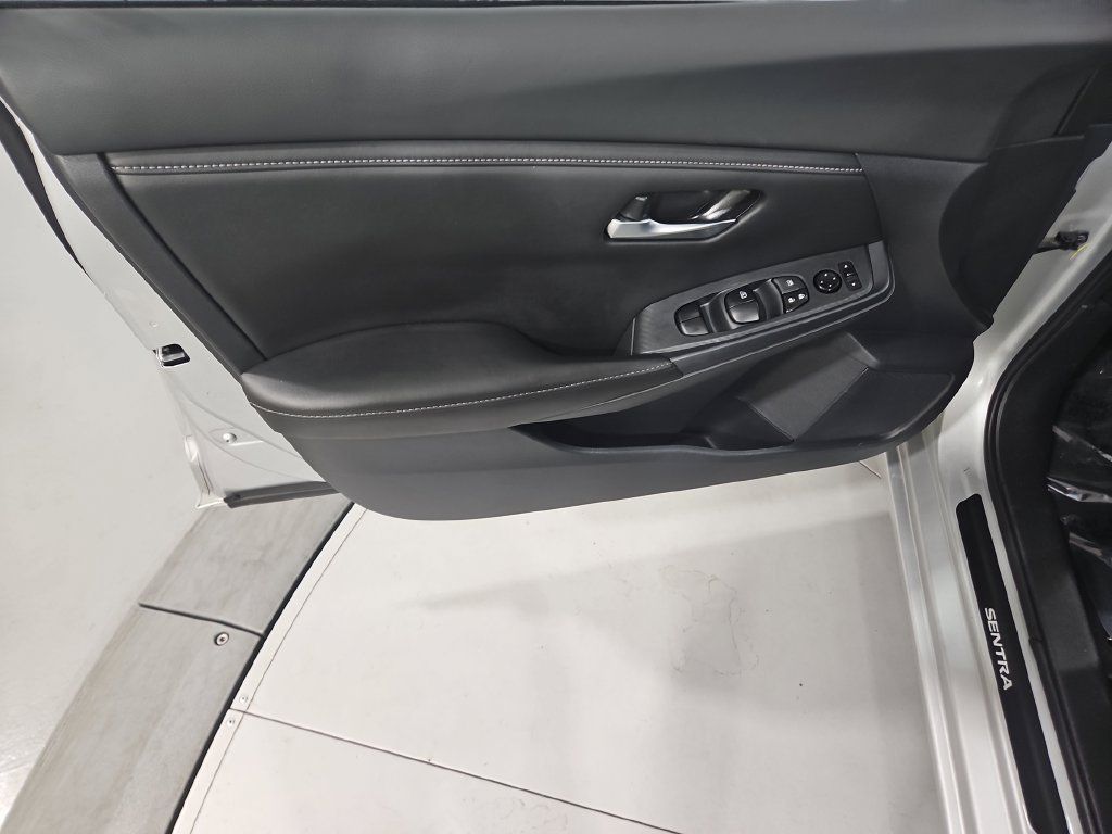 Used 2022 Nissan Sentra SV FWD image 11