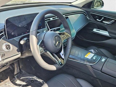 New 2025 Mercedes-Benz E 350 4MATIC Sedan image 3