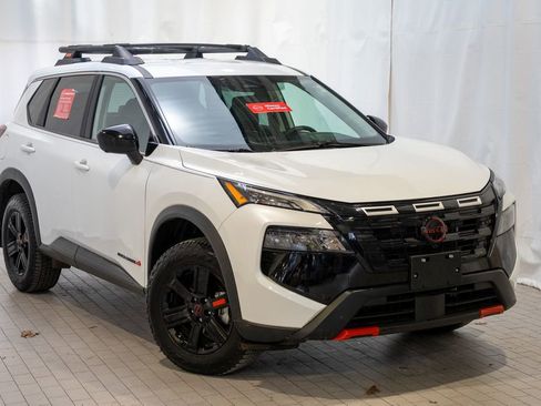 Certified 2025 Nissan Rogue SV image 1