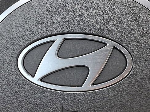 Certified 2025 Hyundai Elantra SE image 30