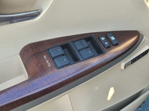 Used 2010 Toyota Venza AWD image 18