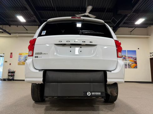 Used 2019 Dodge Grand Caravan SE FWD image 18