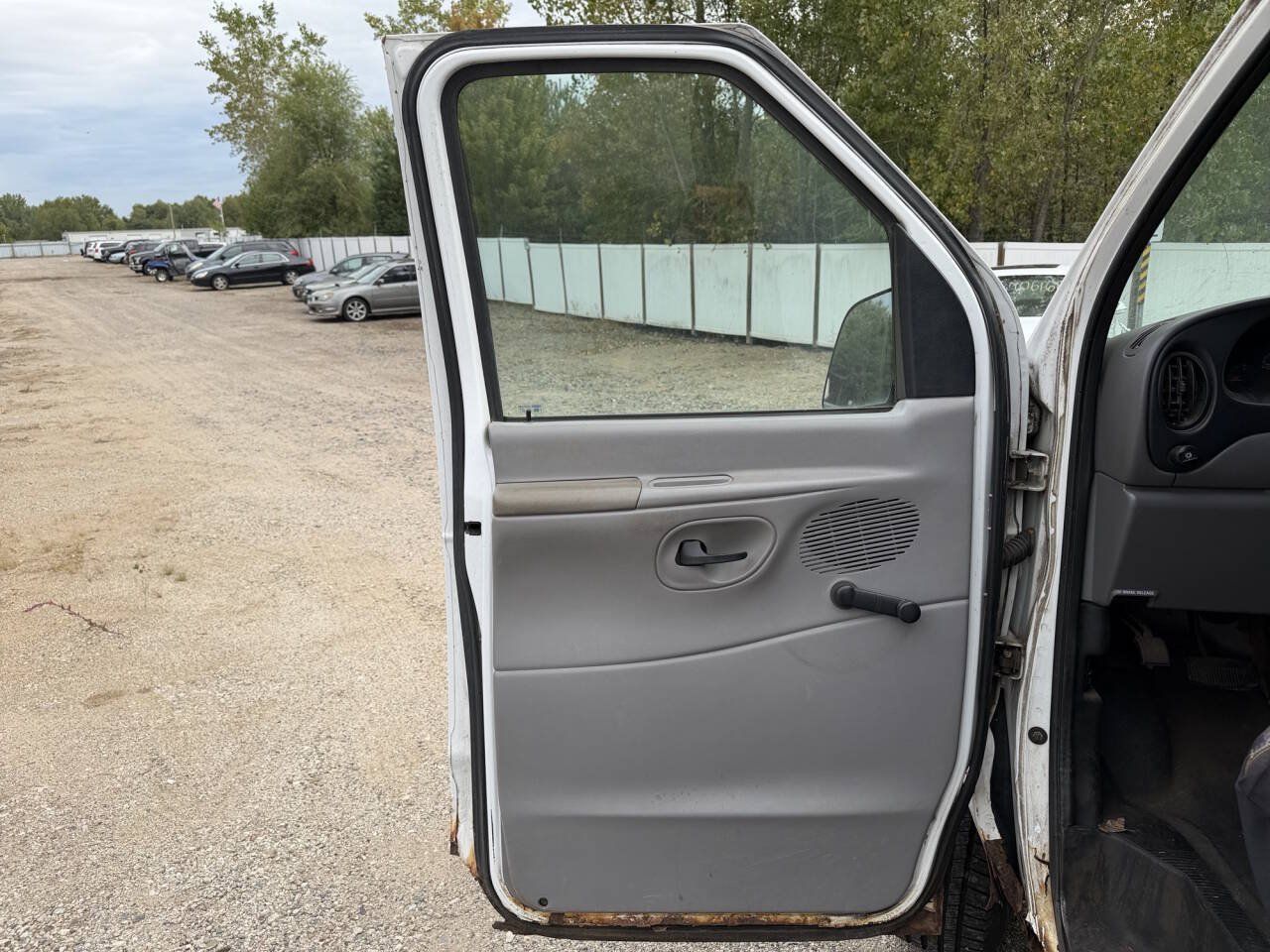 Used 1999 Ford E-350 and Econoline 350 Super Duty RWD image 20