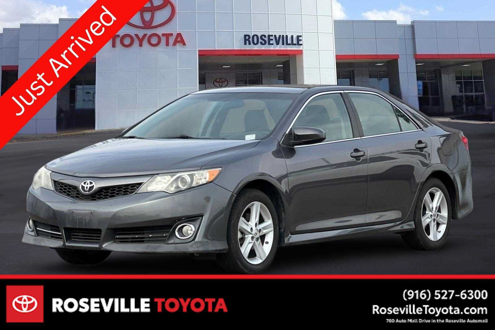 Used 2014 Toyota Camry SE FWD image 1