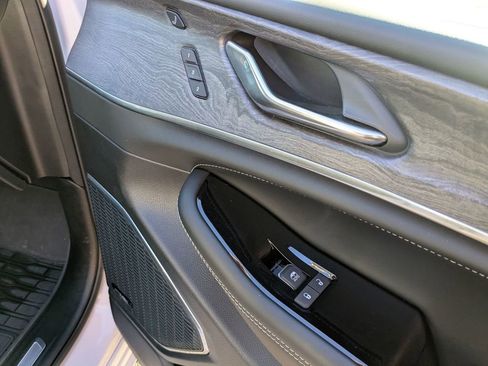 Used 2024 Jeep Grand Cherokee Overland w/ Luxury Tech Group IV image 30