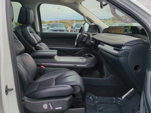 Used 2025 Lincoln Navigator Reserve AWD/4WD image 32