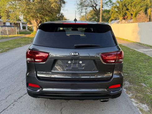 Used 2019 Kia Sorento LX image 9
