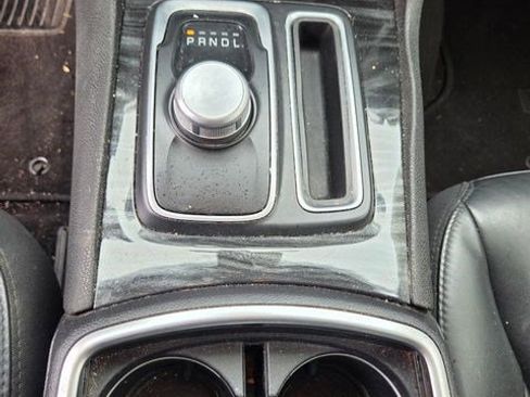 Used 2016 Chrysler 300 Limited w/ Driver Convenience Group image 7