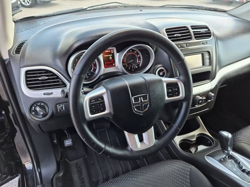 Used 2019 Dodge Journey SE w/ Connectivity Group FWD image 16