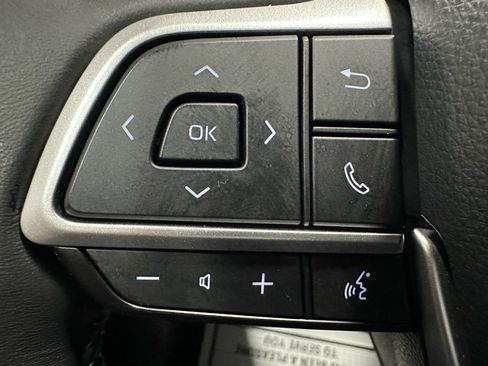 Used 2025 Toyota Highlander XLE image 19