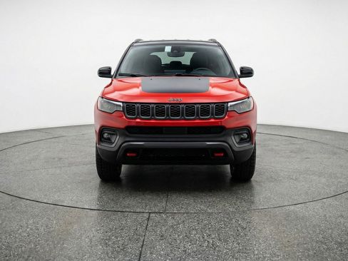 Used 2025 Jeep Compass Trailhawk image 2