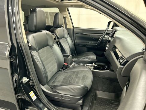 Used 2020 Mitsubishi Outlander SE image 24