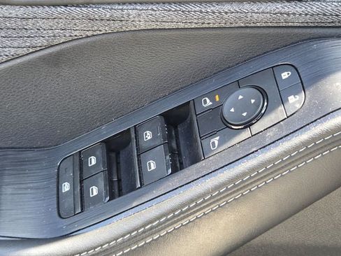 Used 2023 Nissan Rogue SV FWD image 27