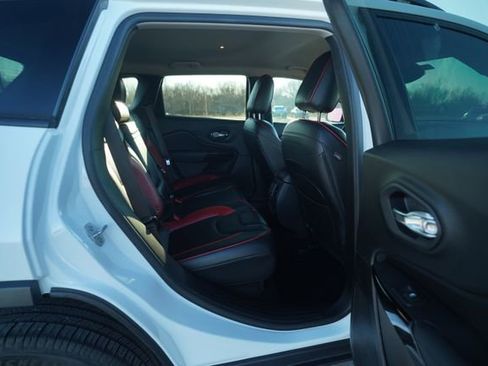 Used 2021 Jeep Cherokee Latitude Plus image 21