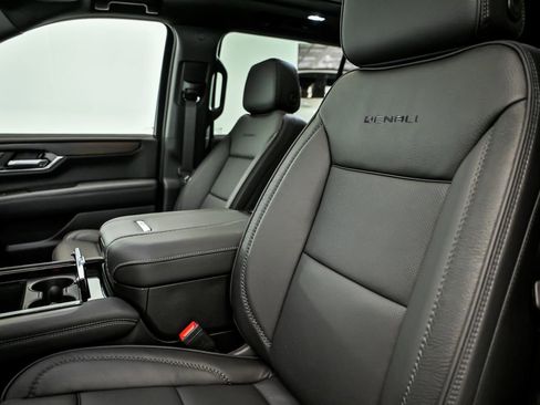 New 2026 GMC Yukon XL Denali w/ Sun & Power Step Package AWD/4WD image 9