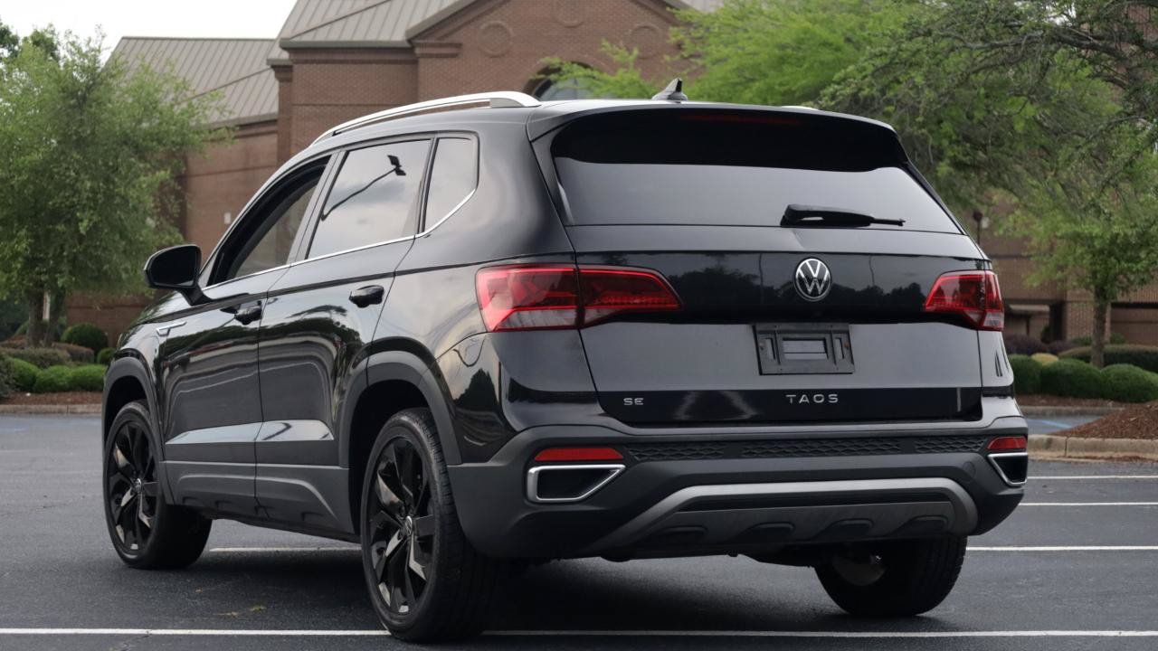 Used 2022 Volkswagen Taos SE FWD image 3