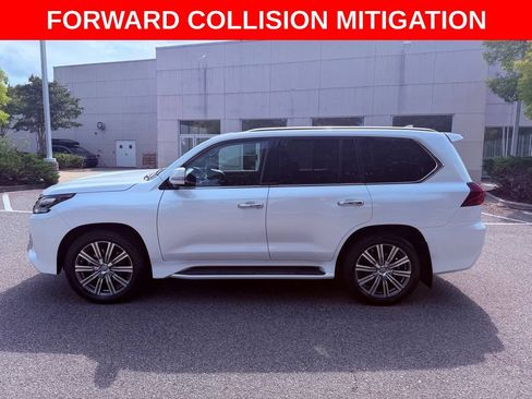 Used 2017 Lexus LX 570 4WD w/ Luxury Package image 4