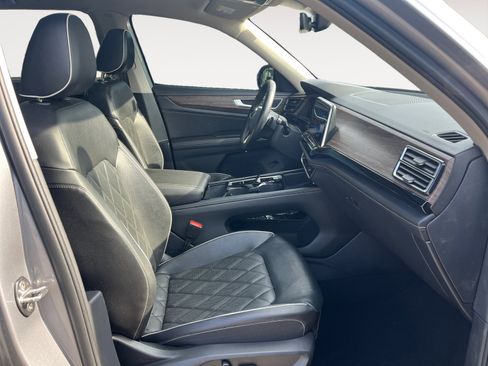 Certified 2024 Volkswagen Atlas SEL Premium R-Line image 19