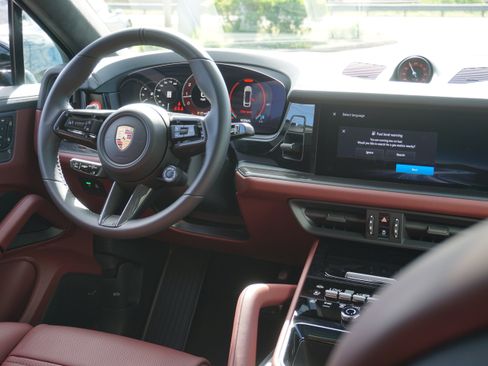 New 2026 Porsche Cayenne GTS AWD/4WD image 28