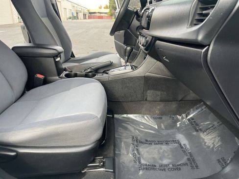 Used 2016 Toyota Corolla L image 33