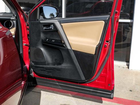 Used 2018 Toyota RAV4 Limited image 45