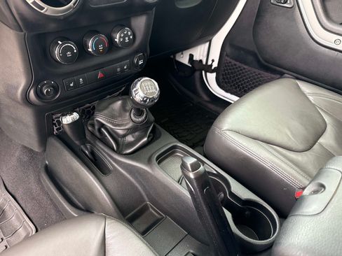 Used 2017 Jeep Wrangler Unlimited Sahara w/ Max Tow Package AWD/4WD image 25
