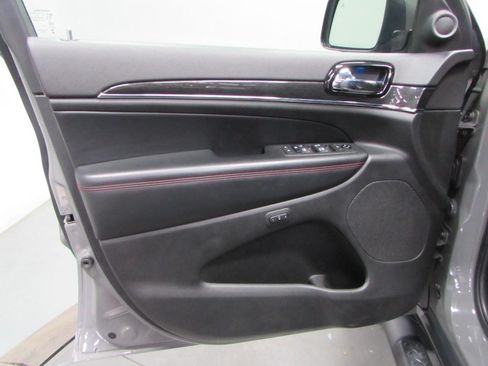 Used 2021 Jeep Grand Cherokee Trailhawk w/ Trailhawk Luxury Group AWD/4WD image 12