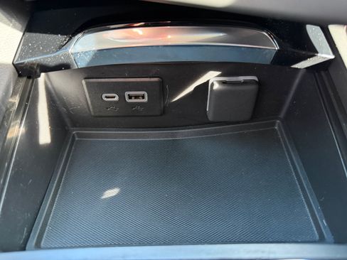 Used 2023 Buick Envision Essence AWD/4WD image 17