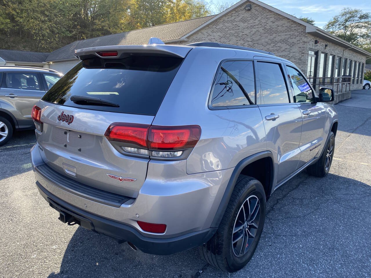 Used 2017 Jeep Grand Cherokee Trailhawk w/ Trailhawk Luxury Group AWD/4WD image 5