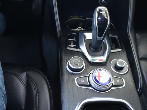 Used 2020 Alfa Romeo Giulia w/ Nero Edizione image 32