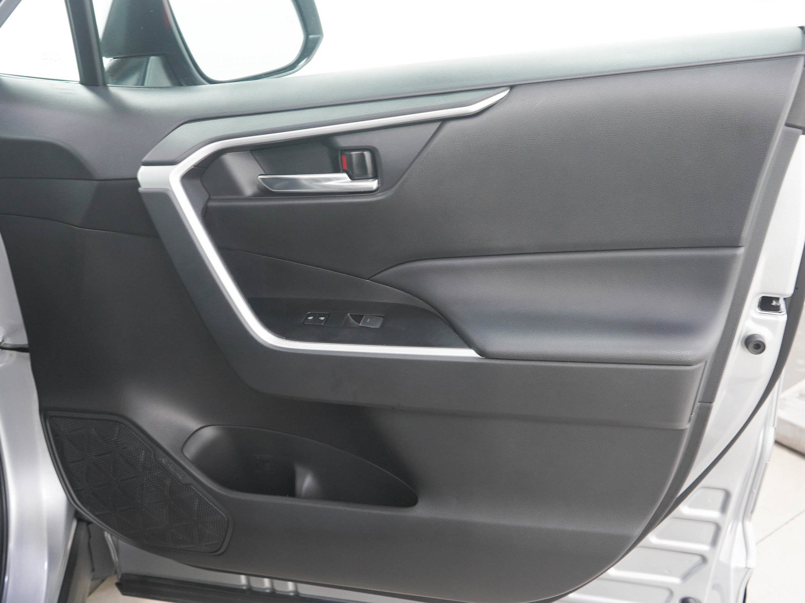 Used 2024 Toyota RAV4 XLE AWD/4WD image 11